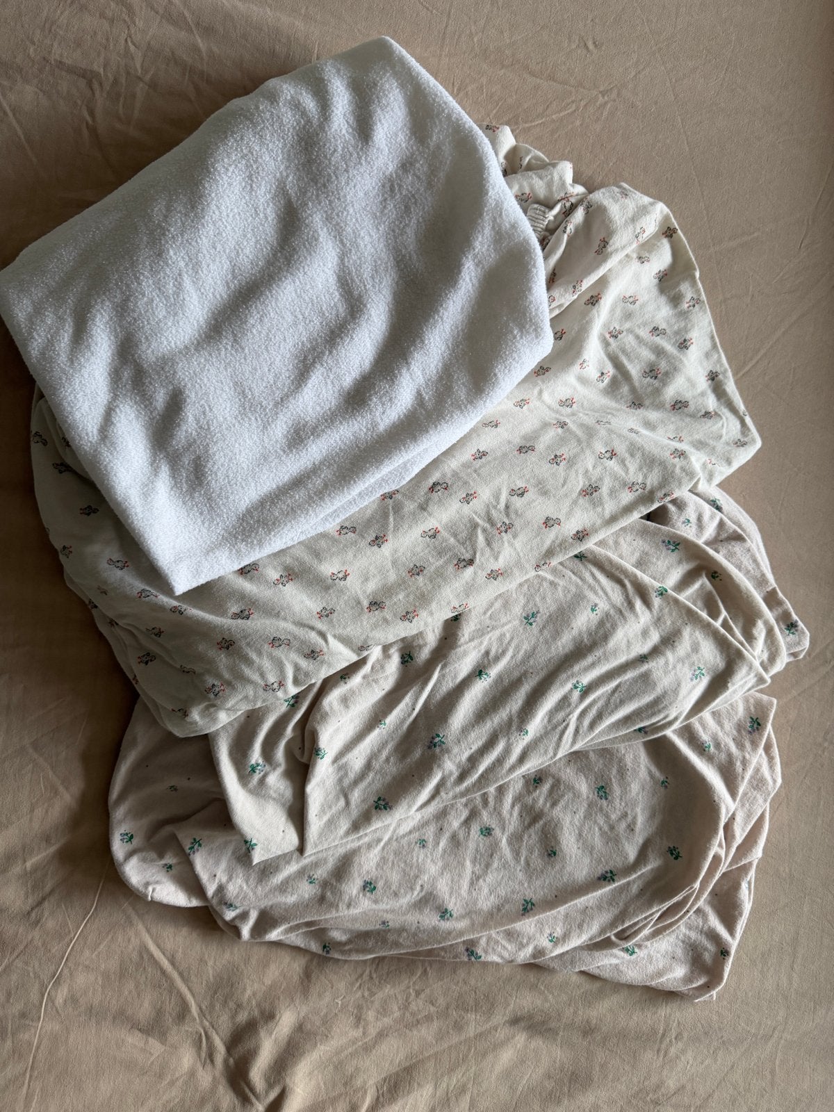 Hoeslakens en molton HEMA 120x60 (2x bloemetjes, 1x eendjes), Kinderen en Baby's, Ophalen, Gebruikt, Hema, Set van meerdere stuks