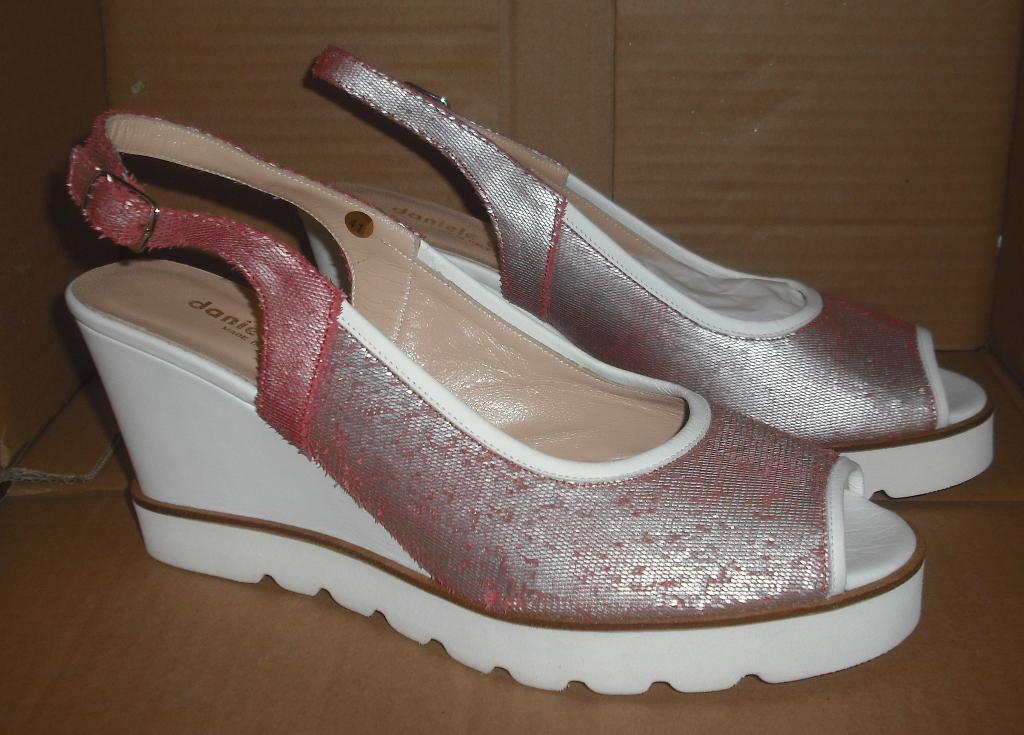 sandalen  maat 41 merk : danielle Tucc, Nieuw, Rood, Sandalen of Muiltjes, Ophalen of Verzenden
