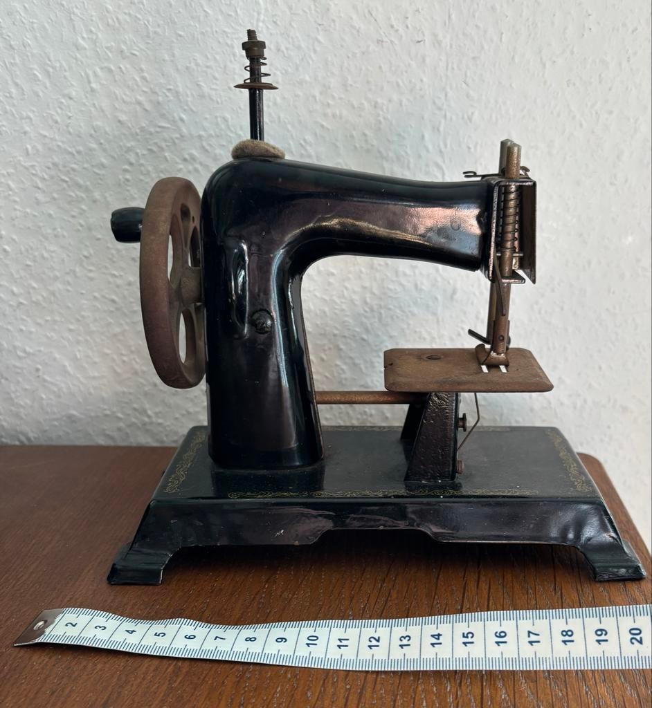 Antieke Miniatuur Naaimachine van Müller, Antiek en Kunst, Antiek | Naaimachines, Ophalen of Verzenden