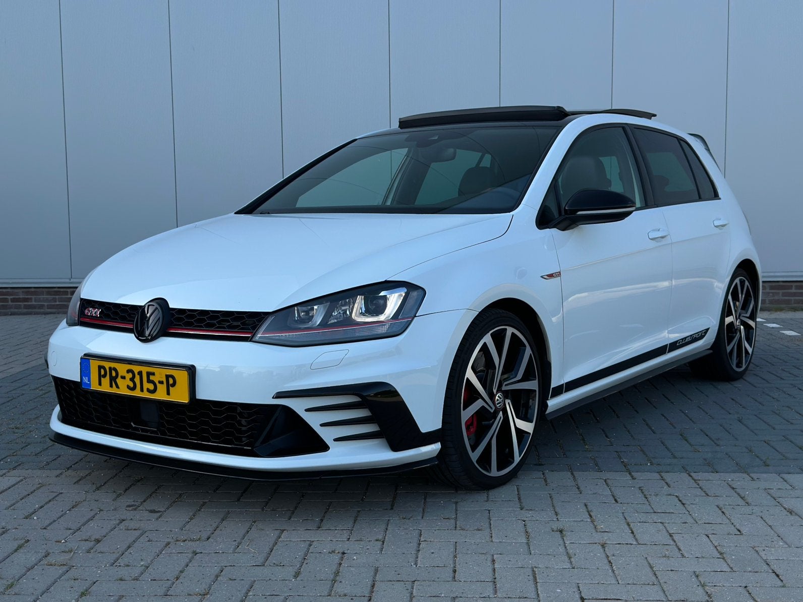 Volkswagen Golf GTI Clubsport 2.0 DSG 2016 Wit, Auto's, Volkswagen, 4 cilinders, Wit, 1600 kg, 1318 kg