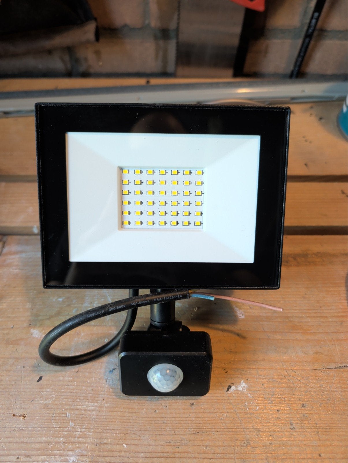 HOFTRONIC LED Buitenlamp met Bewegingssensor - 30W, Led, Minder dan 50 watt, Ophalen of Verzenden, Netvoeding