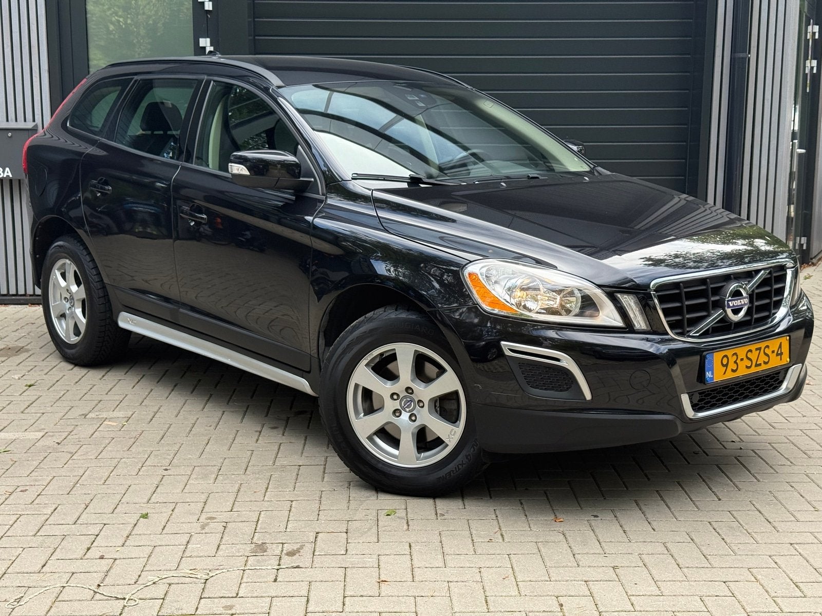 Volvo XC60 2.0 T5 Kinetic BTW (bj 2012, automaat), Auto's, Euro 5, 4 cilinders, 1598 kg, Zwart