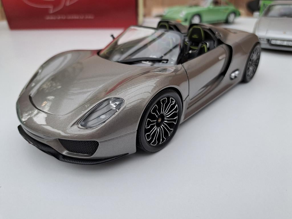 Porsche 918 spyder Minichamps Geen originele verpakking, Hobby en Vrije tijd, Modelauto's | 1:18, Ophalen of Verzenden, Zo goed als nieuw