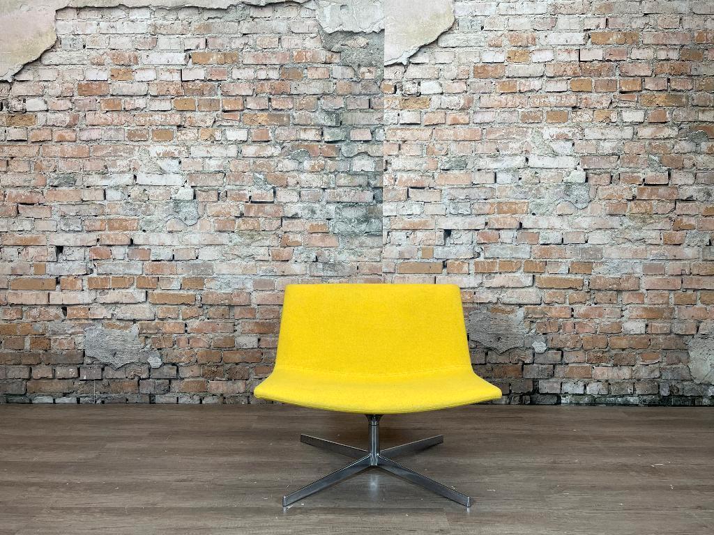 Arper Catifa 60 Lounge Chair geel bij TheReSales, Ophalen, Design, 75 tot 100 cm, Zo goed als nieuw