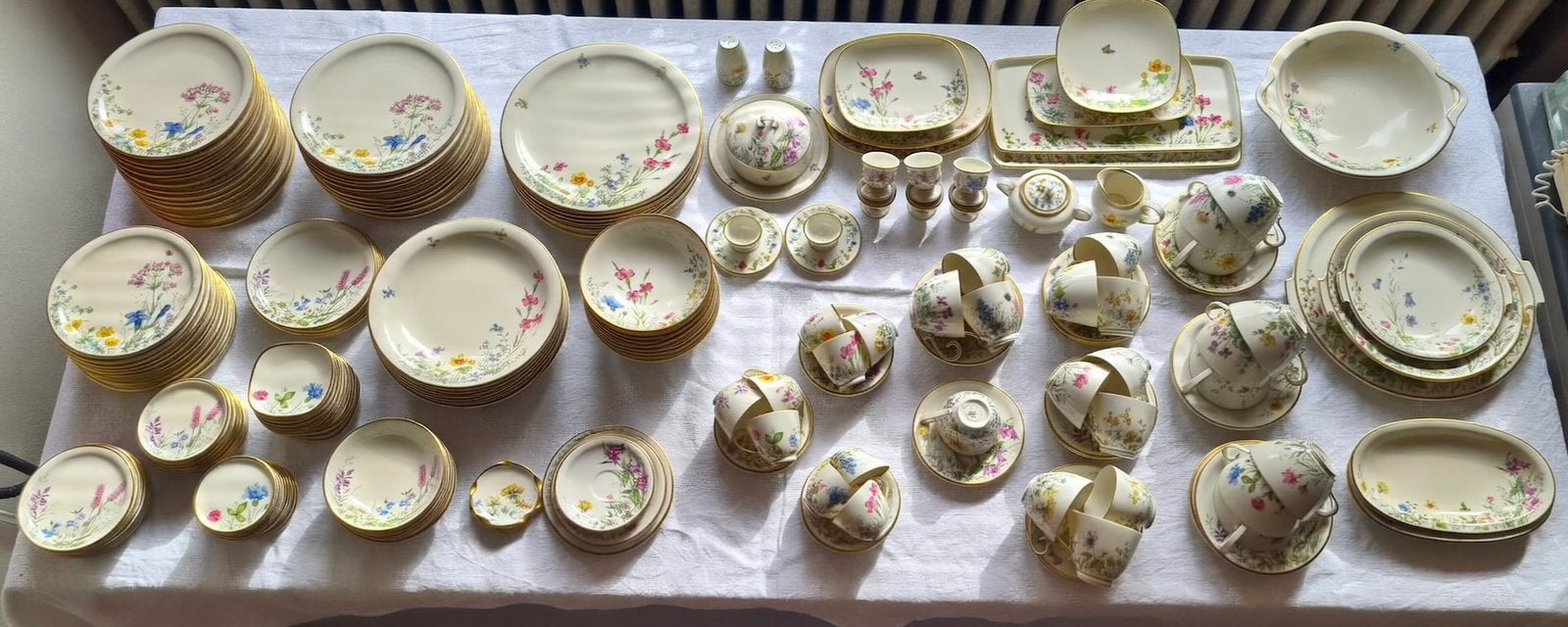 Krautheim Wiesengrind und Bergeshoh’n servies, Ophalen