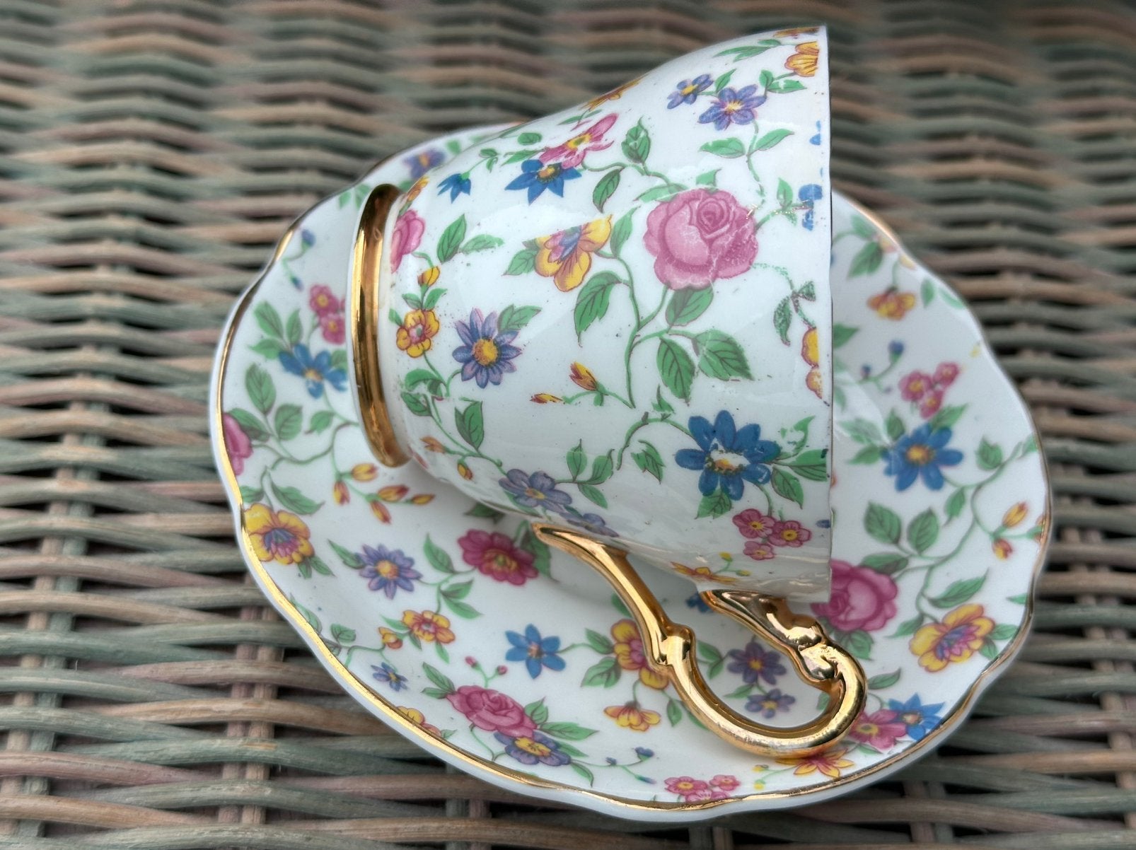 Regency kop & schotel Chintz Floral bloemetjes, Ophalen of Verzenden, Zo goed als nieuw, Porselein, Kop en/of schotel