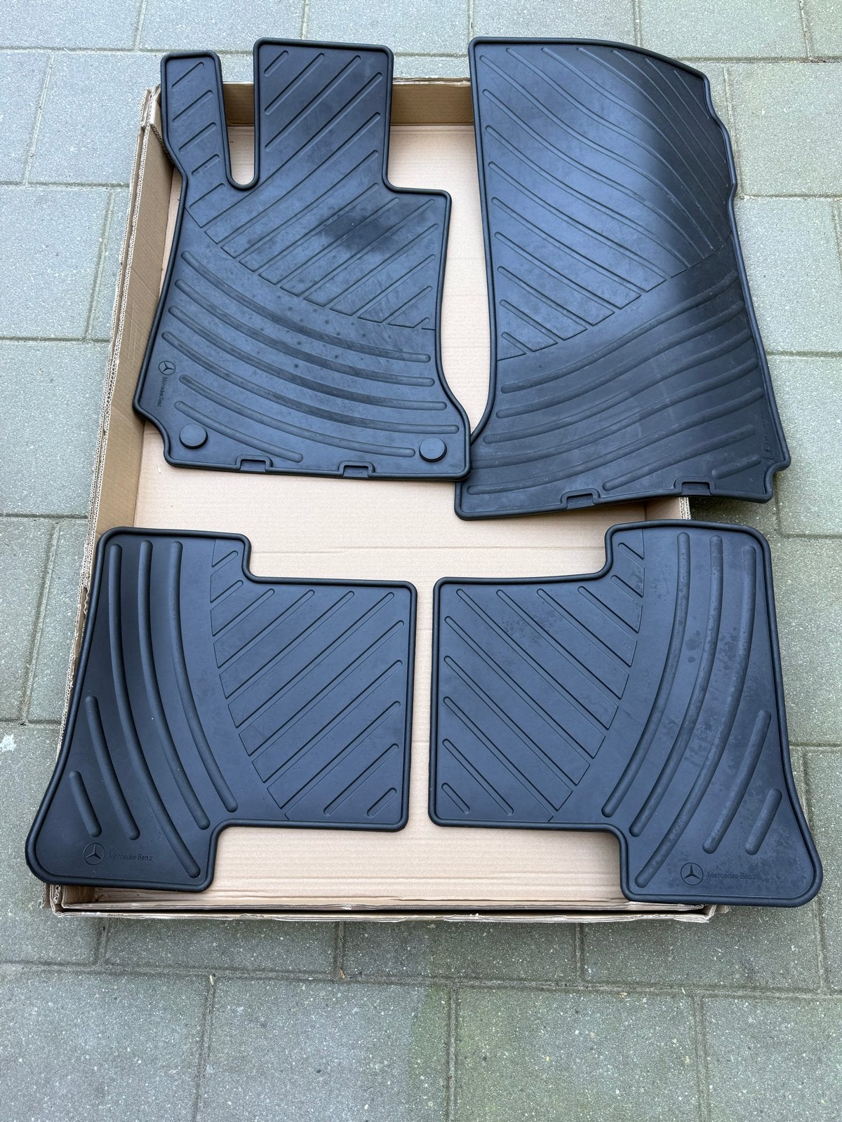 Originele Mercedes-Benz W204 rubberen automatten A2046840403, Ophalen of Verzenden, Zo goed als nieuw