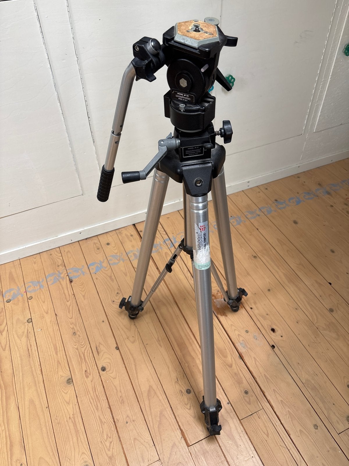 Manfrotto video Statief met Vloeistofkop - Model 117 & 136, Ophalen, Gebruikt, Driepoot, 175 cm of meer