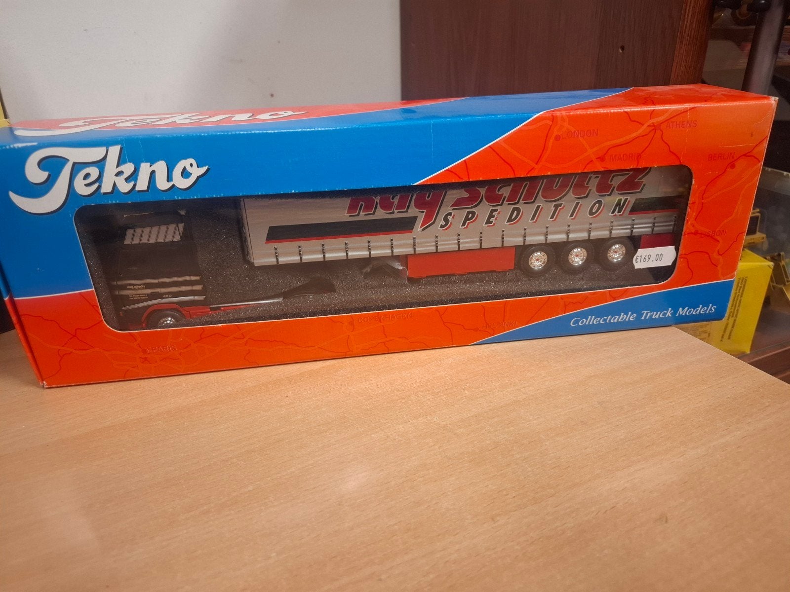 Tekno Volvo FH Kay Schultz  1:50, Hobby en Vrije tijd, Modelauto's | 1:50, Ophalen of Verzenden, Zo goed als nieuw, Bus of Vrachtwagen