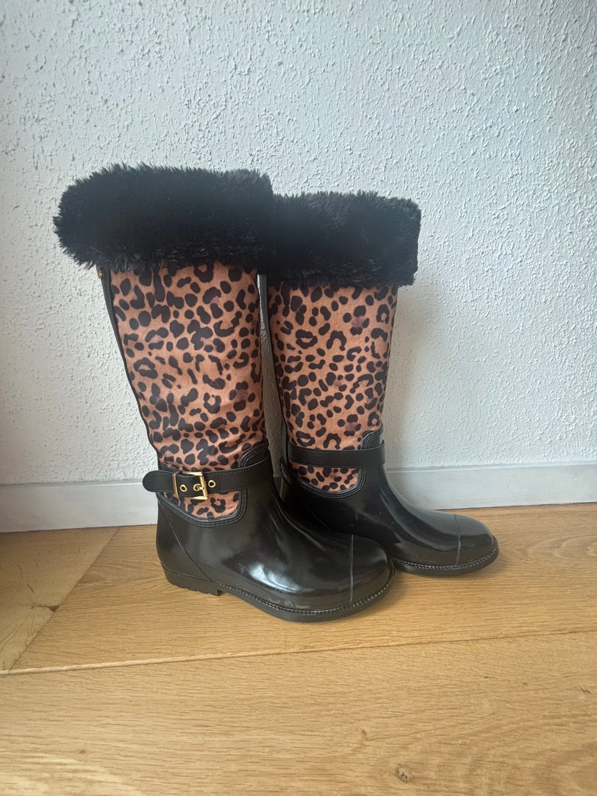 Guess regenlaars panterprint maat 41, Kleding | Dames, Schoenen, Bruin, Nieuw, Ophalen of Verzenden, Regenlaarzen