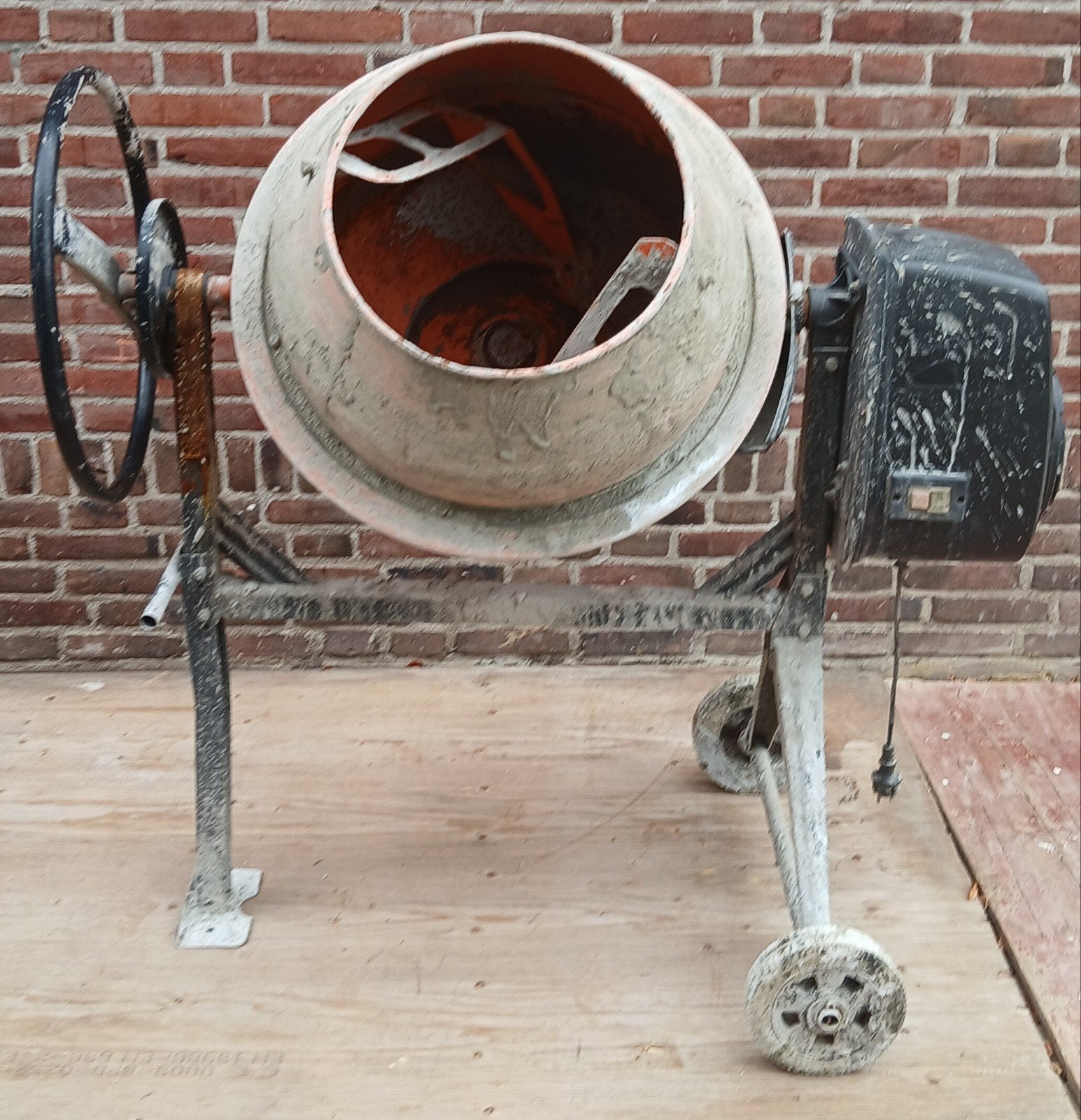 Gebruikte goede cementmolen-betonmixer. op 220. Goed werkend, Doe-het-zelf en Verbouw, Gereedschap | Overige machines, Ophalen
