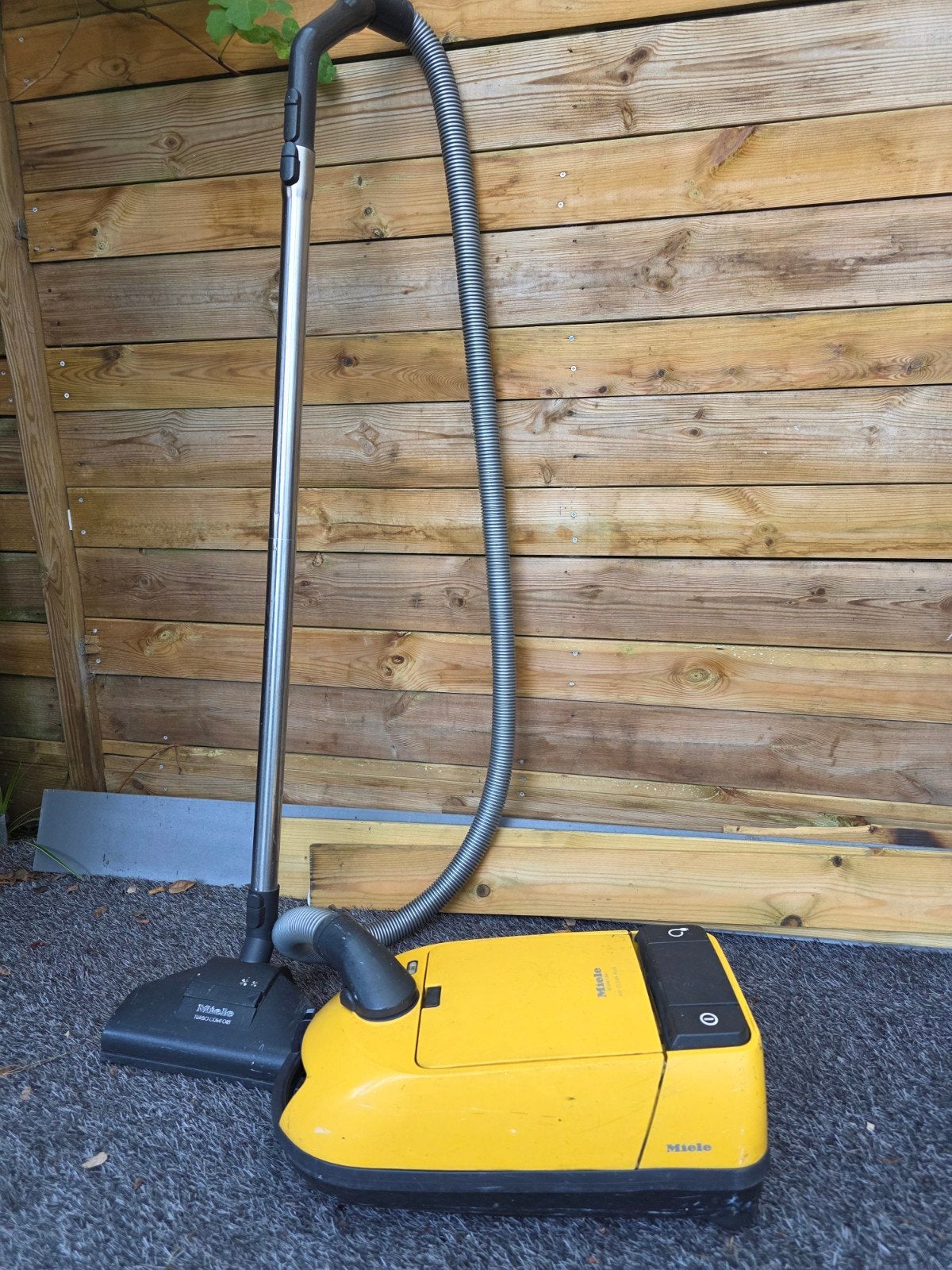 Miele stofzuiger met z.g.a.n. originele borstel, Inclusief accessoires, Gebruikt, Miele, Sledestofzuiger