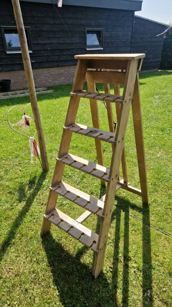 Champagne trap (bruiloft decoratie), Ophalen, Trap, Zo goed als nieuw, Opvouwbaar of Inschuifbaar