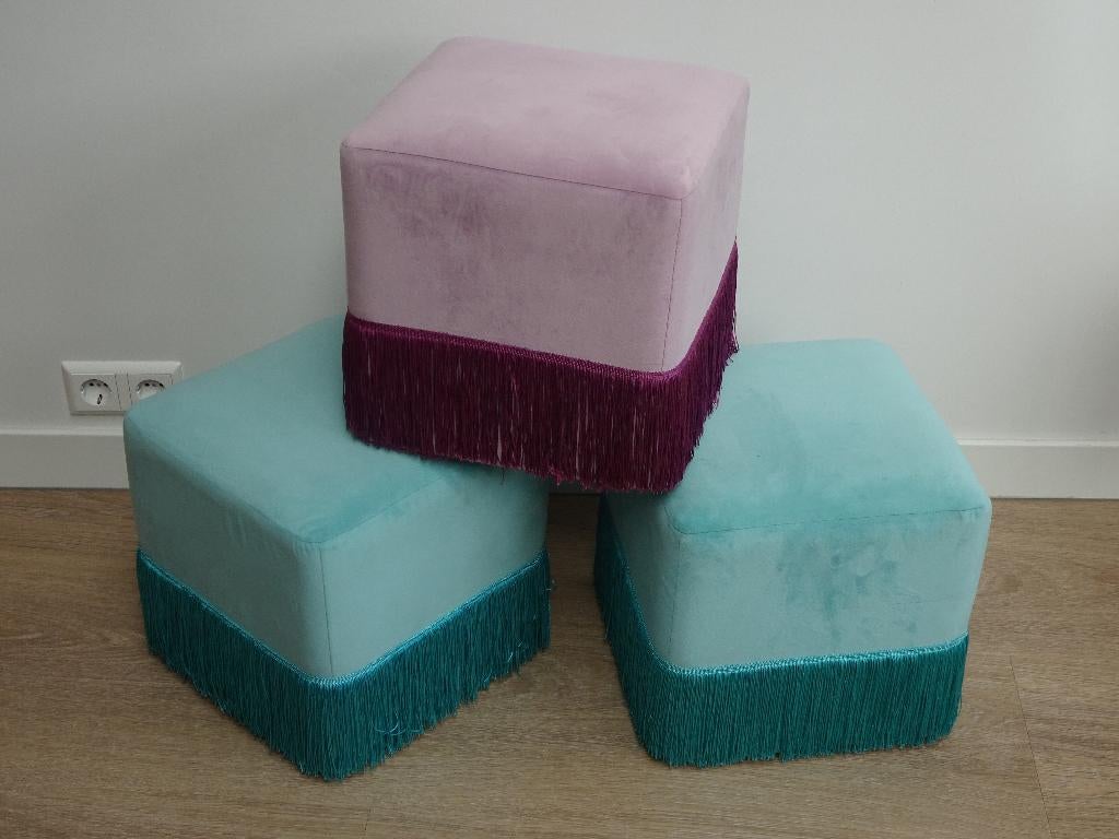 Drie leuke poefjes / krukjes velours met franjes, Ophalen, Minder dan 50 cm, Rond, Minder dan 50 cm