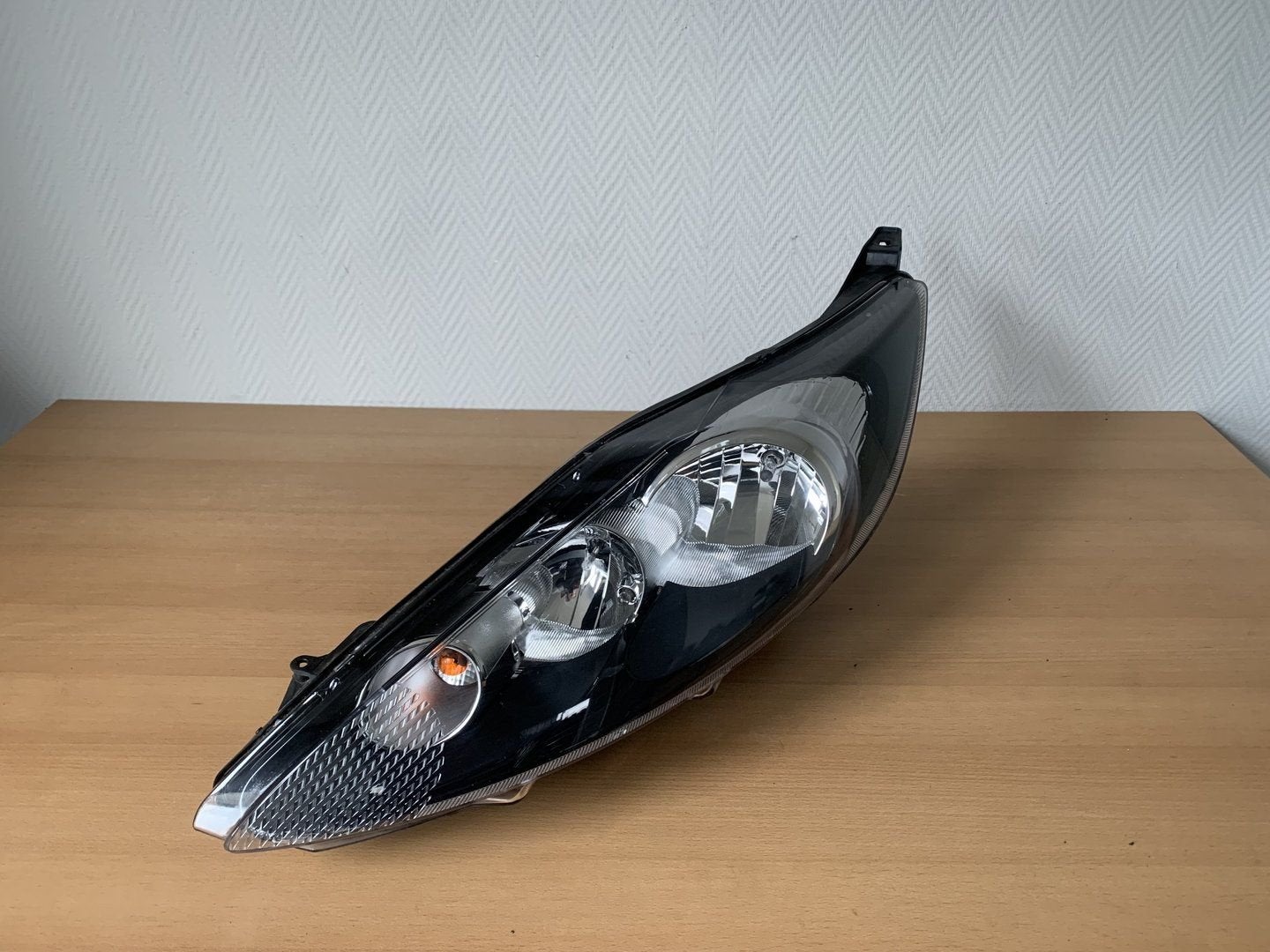 koplamp links ford fiesta 2009 tot 2012 zwart binnenwerk, Gebruikt, -, -, Ophalen of Verzenden