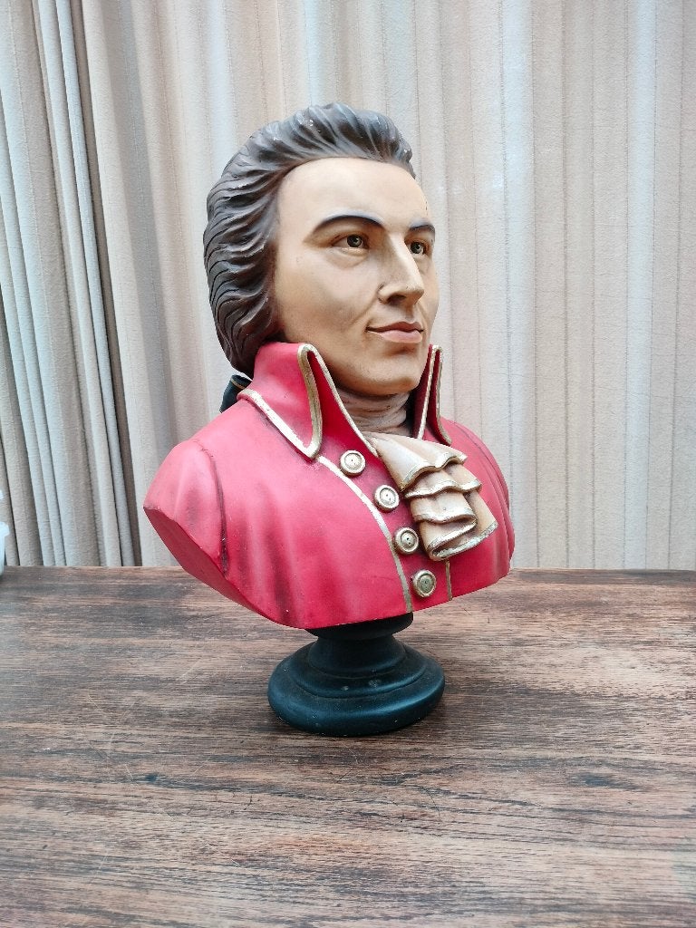 Buste Mozart. Geschilderd. Hoogte 51 cm., Ophalen