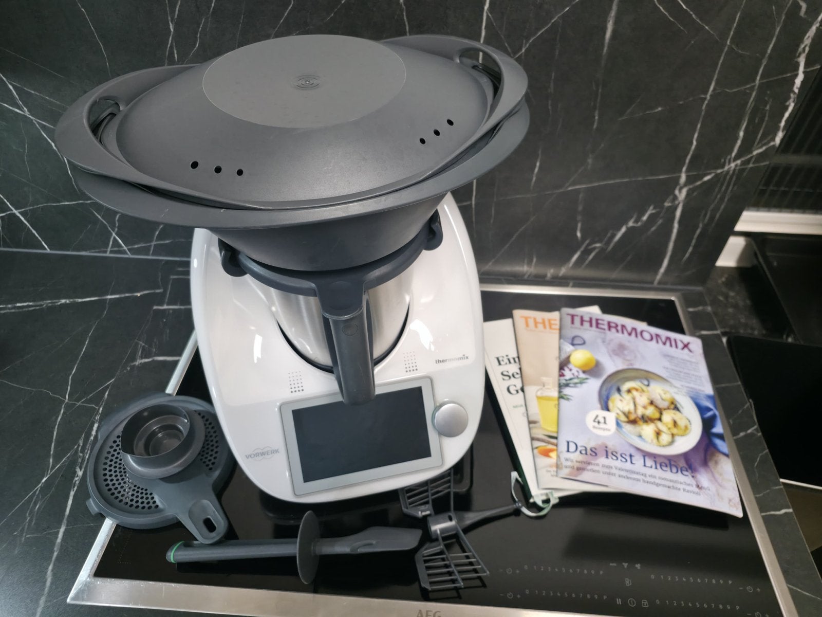 Thermomix TM6 met accessoires en kookboeken, Witgoed en Apparatuur, Keukenmixers, 3 snelheden of meer, Ophalen of Verzenden, Zo goed als nieuw