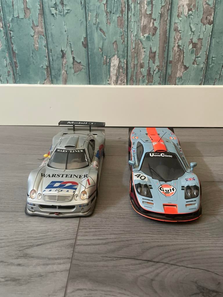 2 modelauto's: Mercedes-Benz CLK GTR & McLaren F1 GTR, Ophalen of Verzenden, Zo goed als nieuw, Auto, Overige merken