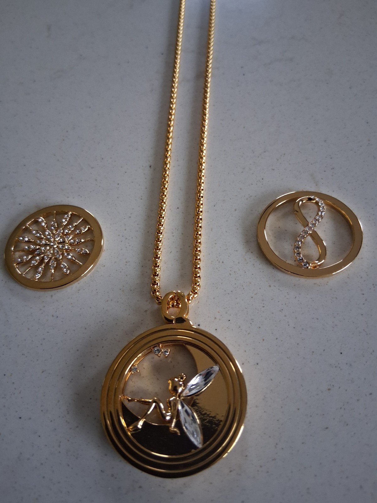 Quoins ketting met hanger en 3 munten, Overige materialen, Nieuw, Met hanger, Ophalen of Verzenden