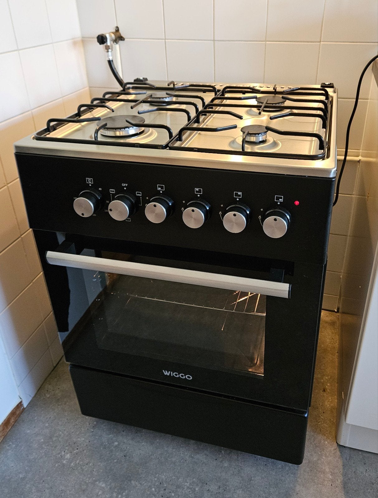 Wiggo Vrijstaand Gasfornuis met Oven - Zo goed als nieuw, Witgoed en Apparatuur, Ophalen, 4 kookzones, Zo goed als nieuw, Gas
