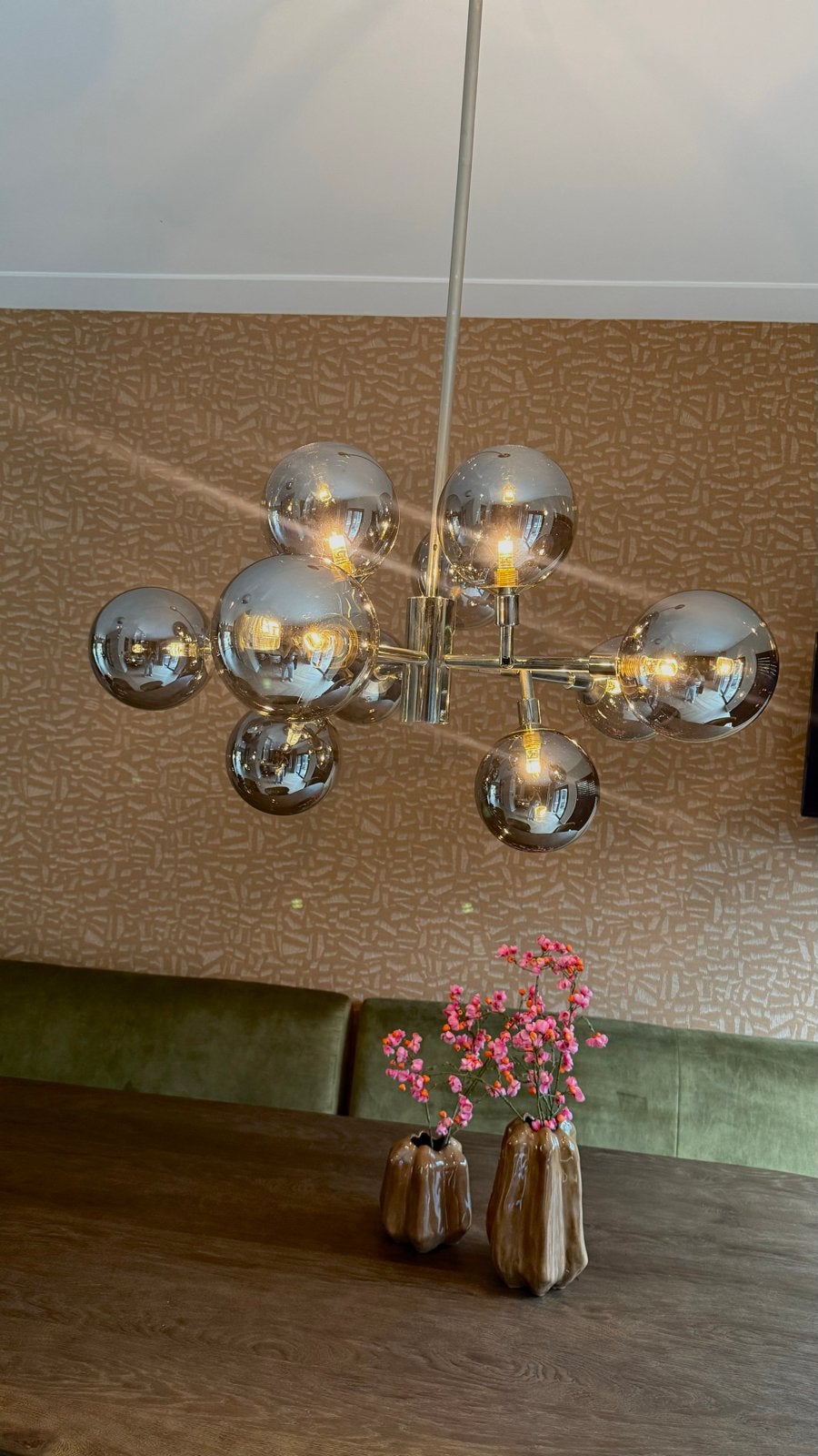 Moderne Hanglamp met 10 Rookglazen Bollen, Ophalen, Zo goed als nieuw, Glas, E14 (klein)