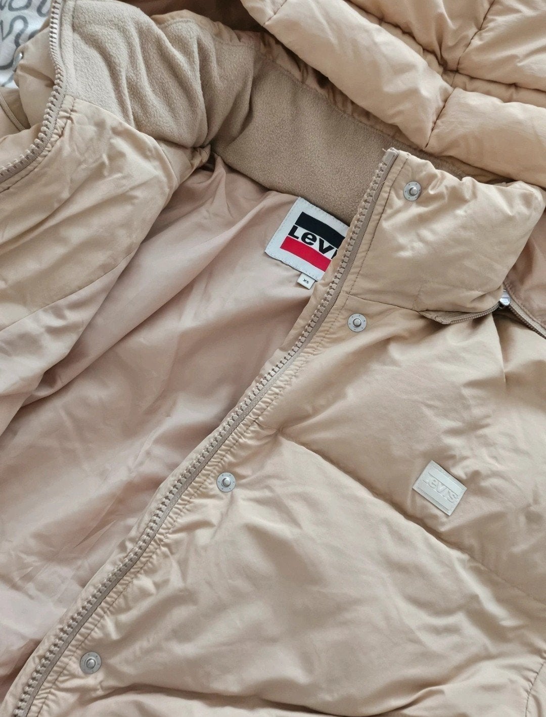 Levi's Puffer Jacket - Warm en Zo Goed als Nieuw (XS), Beige, Ophalen of Verzenden, Zo goed als nieuw, Maat 34 (XS) of kleiner