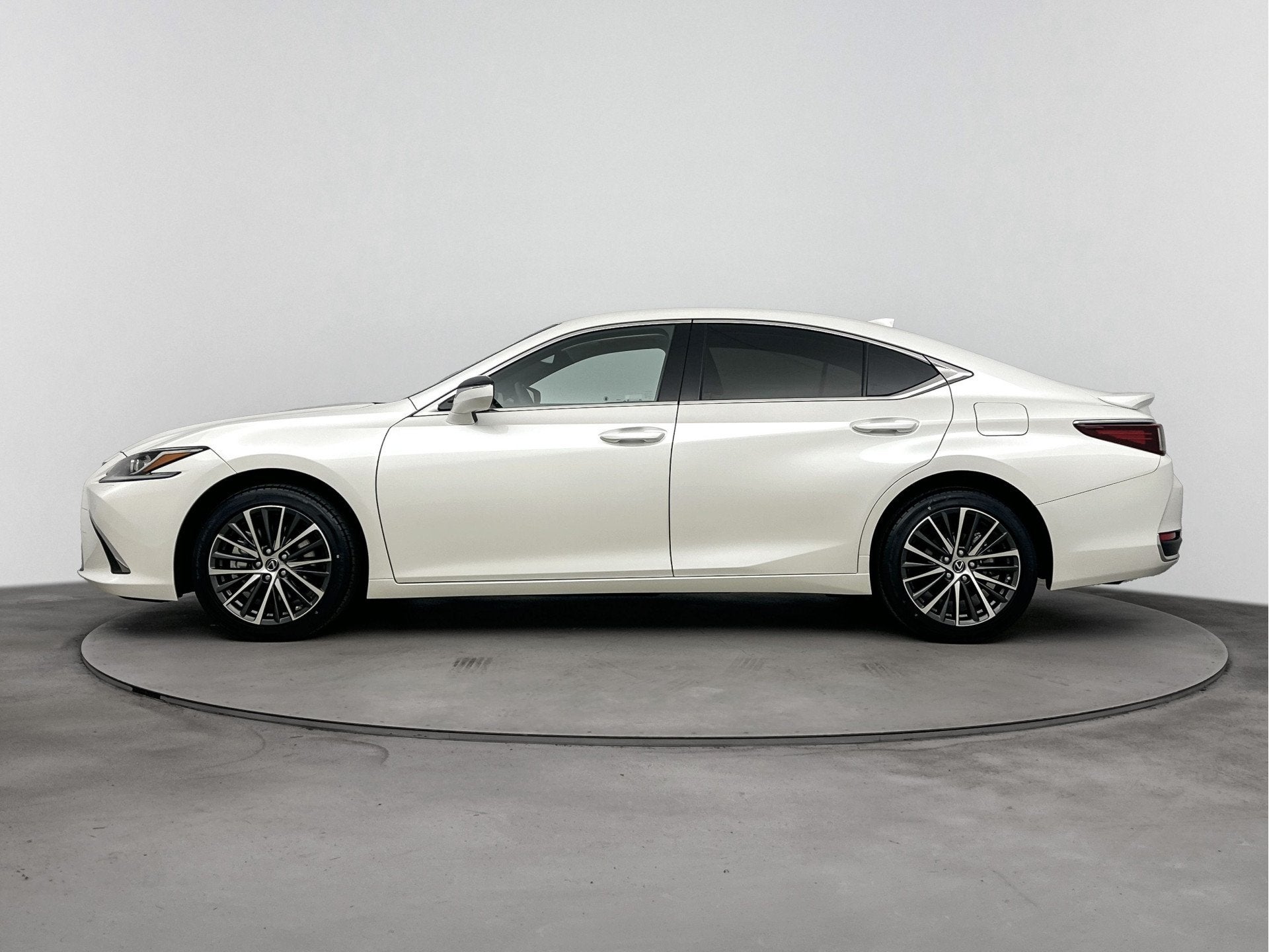 Lexus ES 300h Business Line | BTW-Auto | Carplay | Sunroof |, 12 maanden, Gebruikt, 4 cilinders, 1655 kg