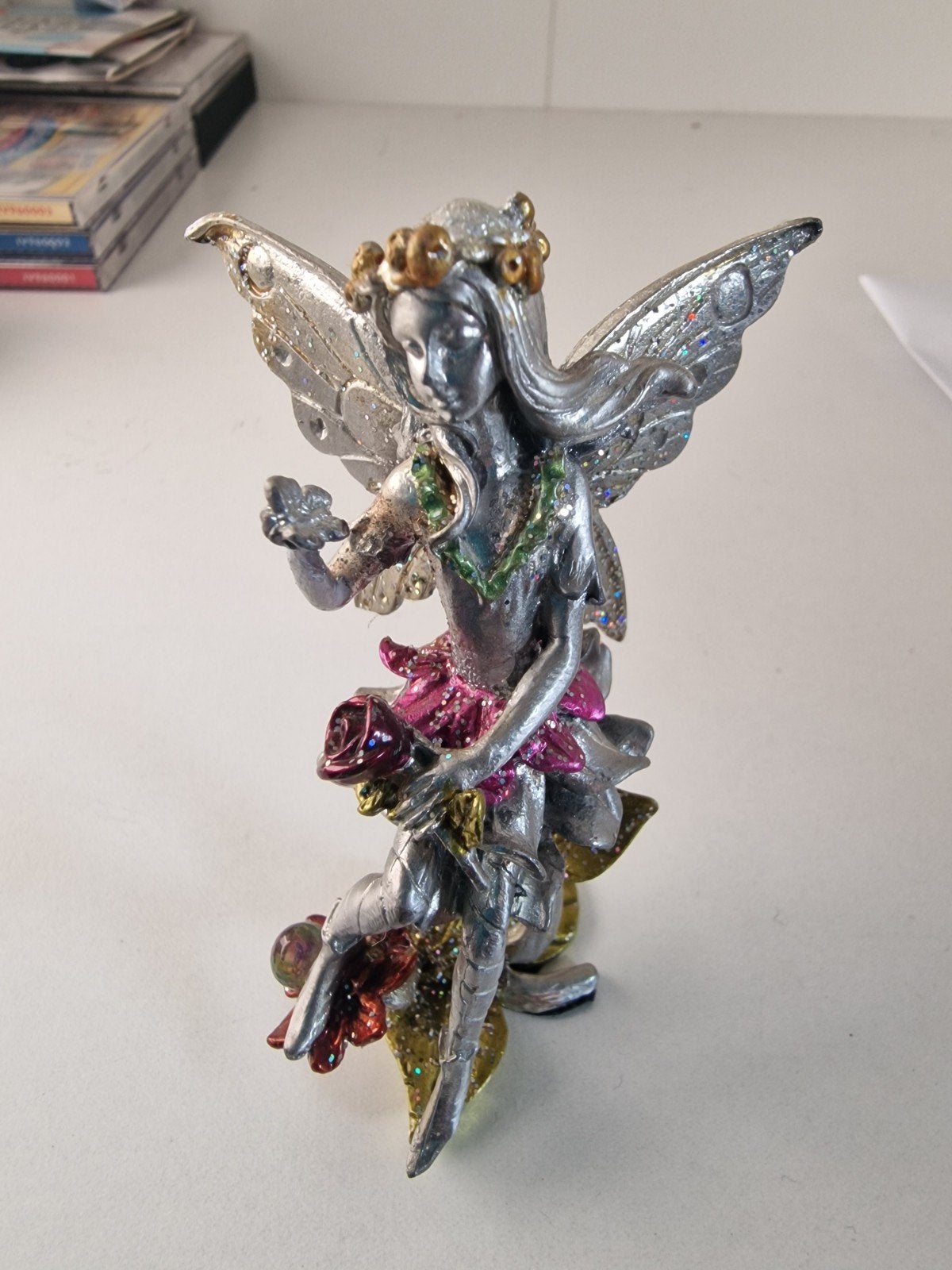 Zilverkleurig Elfje Beeldje met Glitters en Rozen, Verzamelen, Beelden en Beeldjes, Ophalen of Verzenden, Zo goed als nieuw, Fantasy