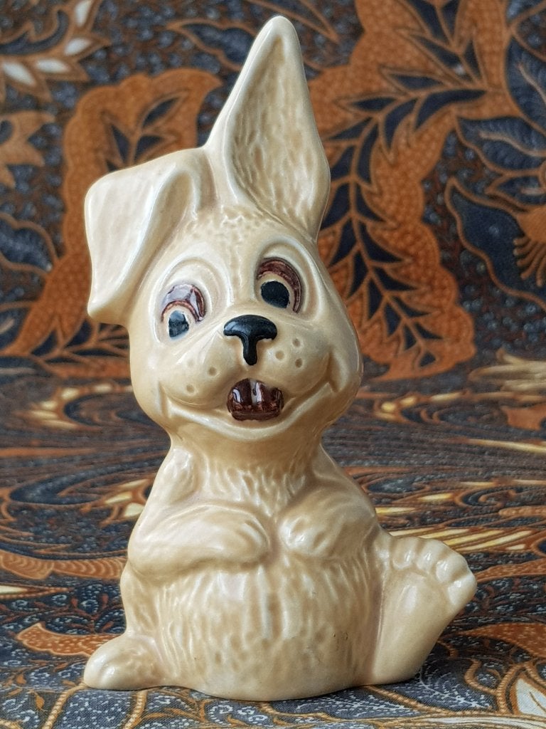 Oud SylvaC beeldje uit Engeland van een konijn 13,5 cm., Ophalen of Verzenden