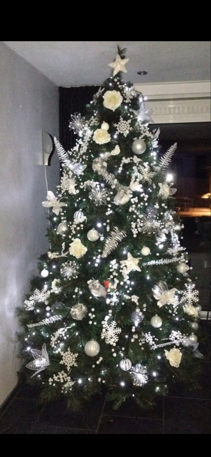 Kerstboom te koop zonder decoratie, Diversen, Ophalen, Zo goed als nieuw