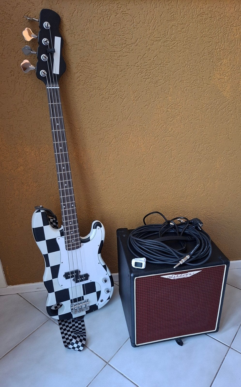 Supergave set van basgitaar, versterker, kabel en tuner., Ophalen, Gebruikt, Elektrisch