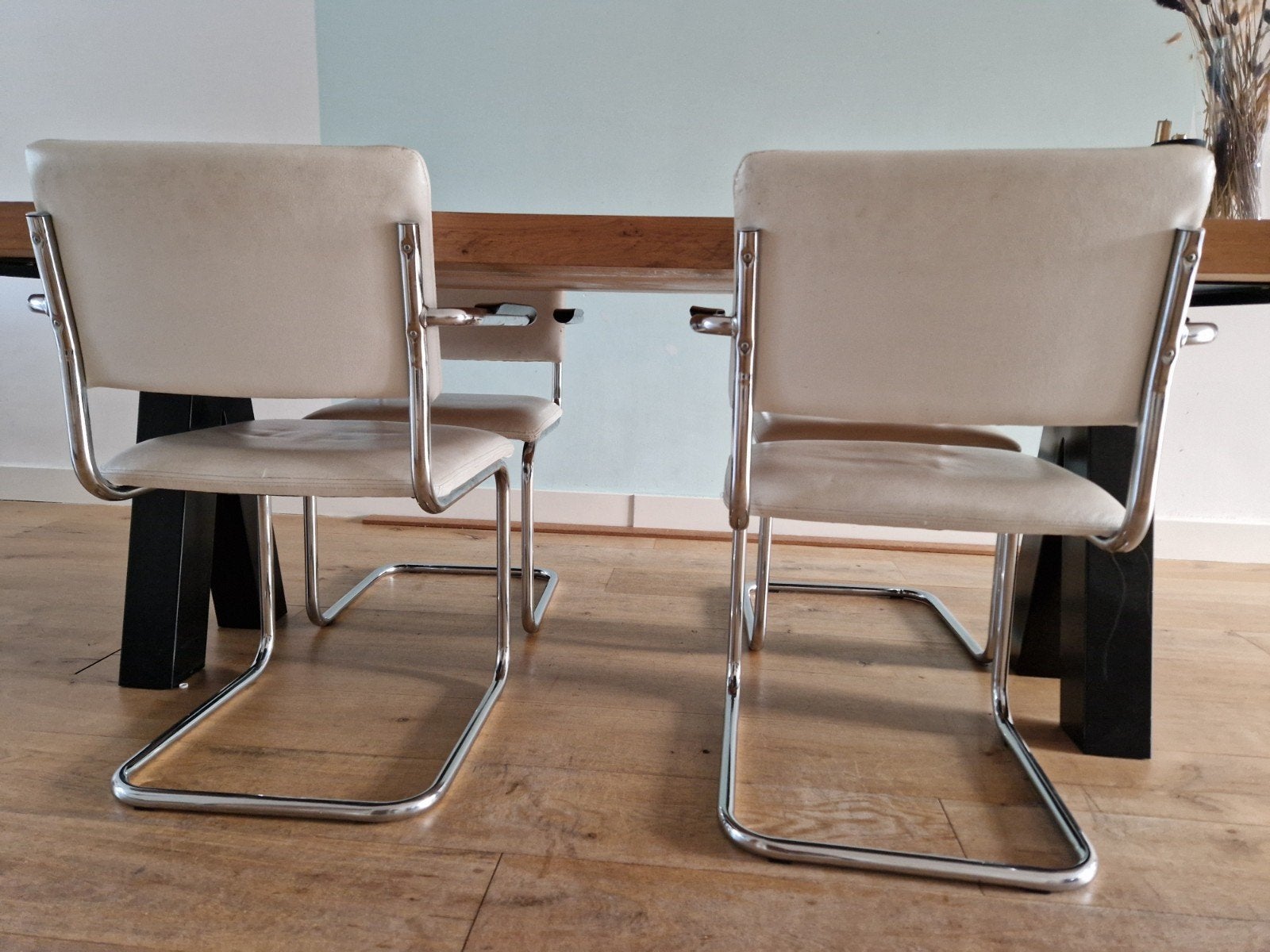 4 buisframe stoelen wit leer met armleuningen, Ophalen, Gebruikt, 4 tot 6 stoelen
