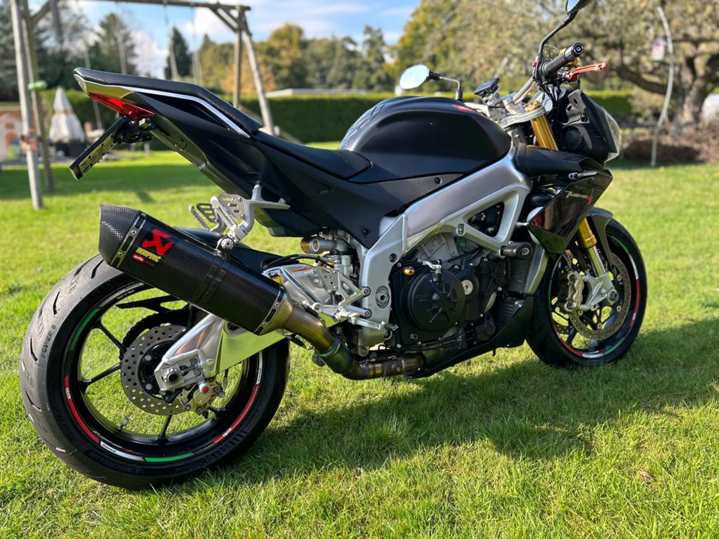 Aprilia Tuono V4 1000, Akrapovic, quickshifter., 4 cilinders, Gebruikt, Particulier, Handgeschakeld
