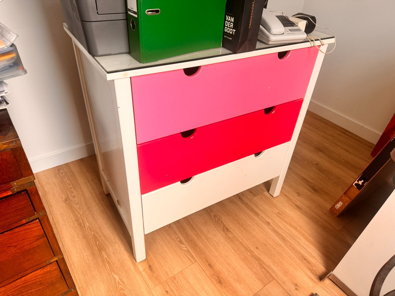 Leuke commode met glasplaat - 88x51x87 cm, Ophalen, Gebruikt, 50 tot 70 cm, 105 cm of meer