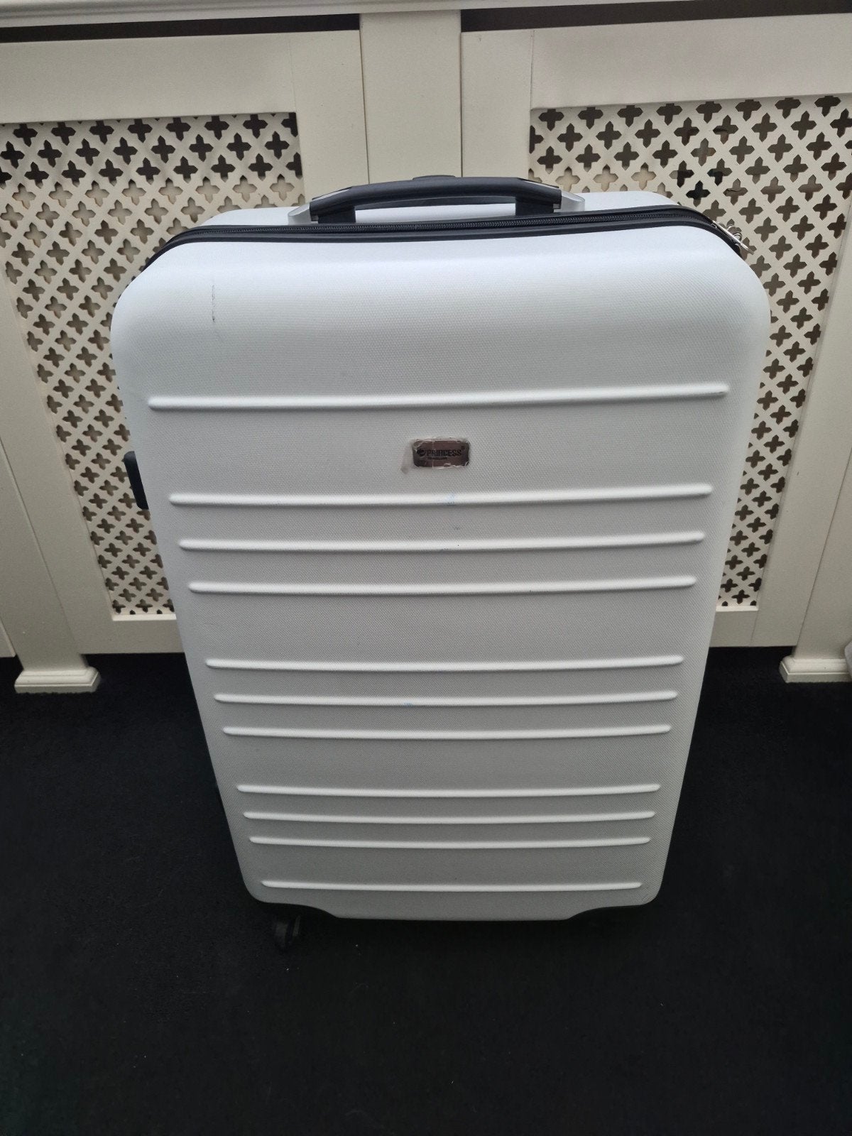 Witte koffer met wieltjes en uitschuifbare handgreep, Ophalen, 30 cm of meer, Gebruikt, Wit
