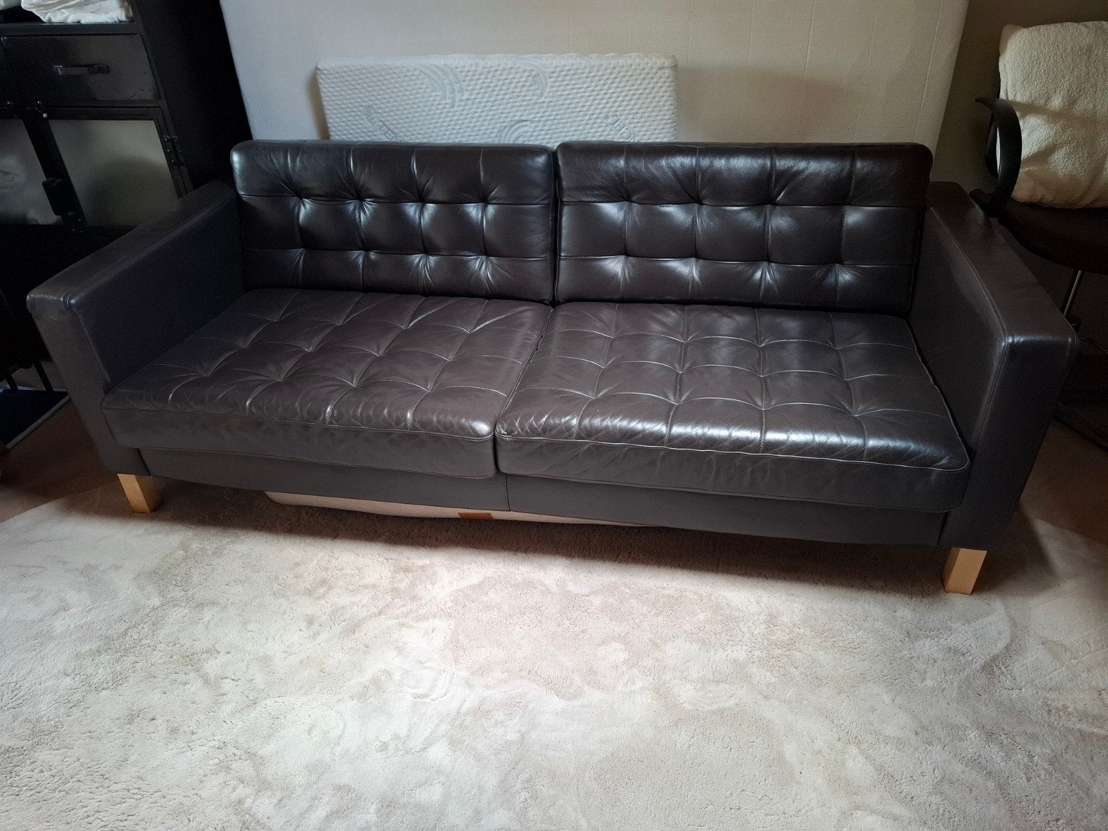 IKEA Karlstad Bank – Zwart Leer – Zeer Nette Staat, Driepersoons, Ophalen of Verzenden, Zo goed als nieuw, Rechte bank
