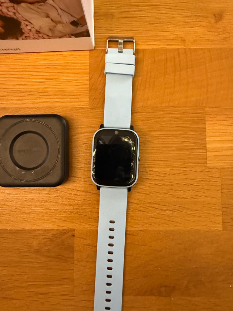 One 2 Track Kinderhorloge inclusief oplader, Ophalen of Verzenden, Zo goed als nieuw, Blauw, Jongen of Meisje