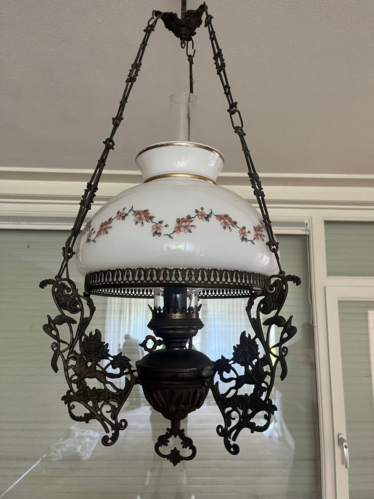 Antieke hanglamp met bloemmotief, Ophalen