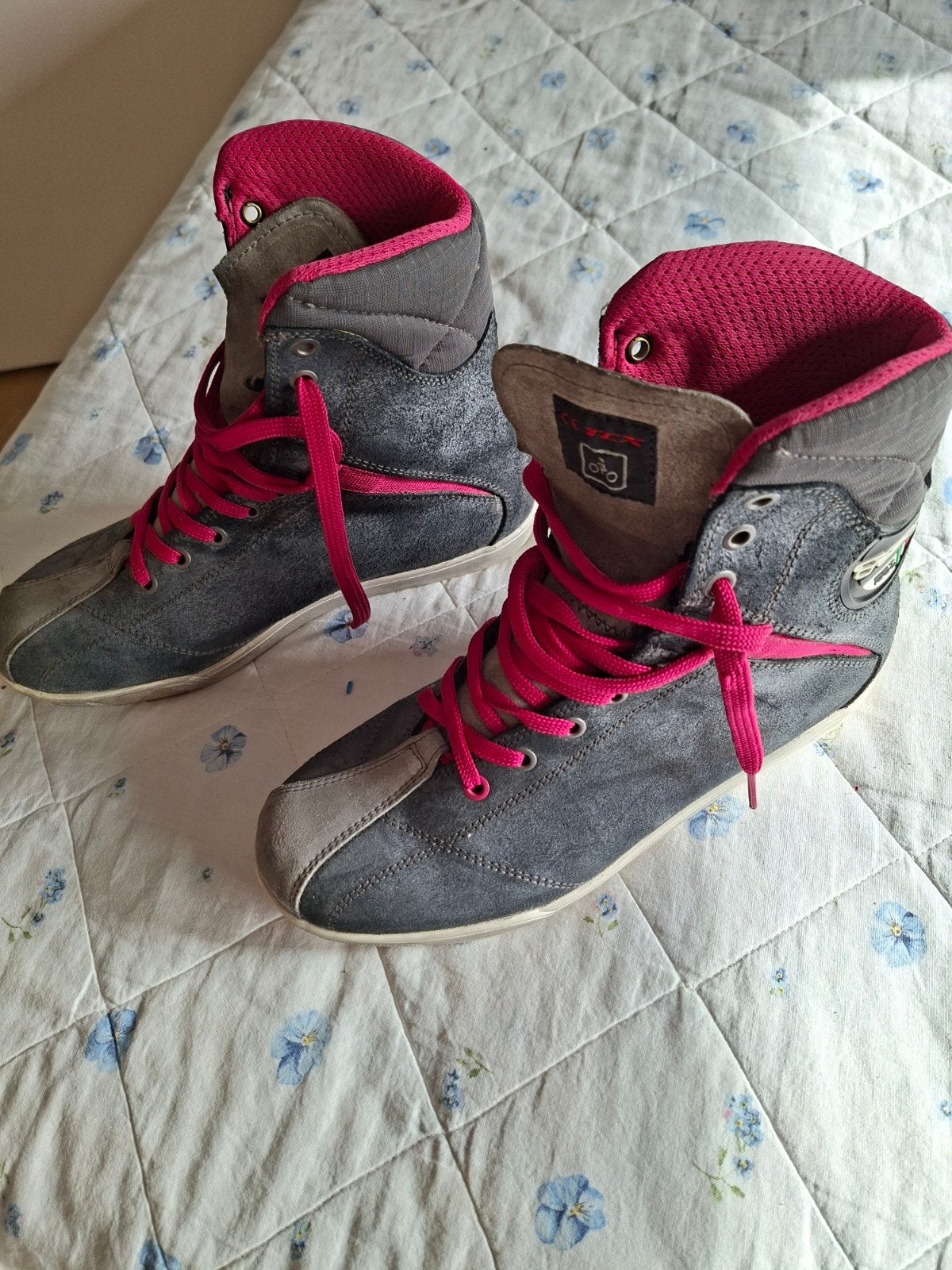 Te koop, dames waterproof hoge dames motorschoenen mt 39/40, Motoren, Kleding | Motorkleding, Ophalen, TCX, Dames, Laarzen