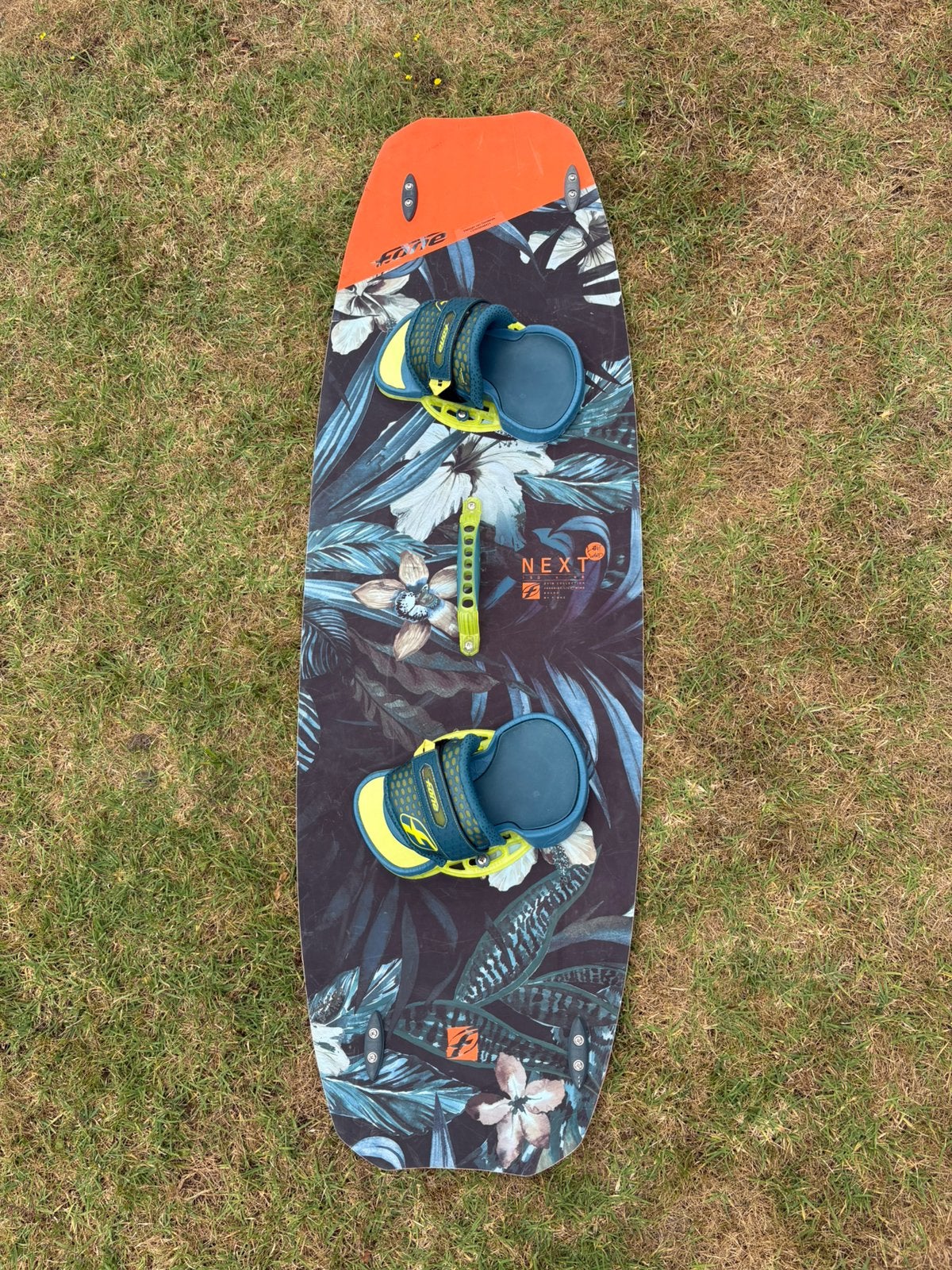 F-One Next LW 150x48 Kiteboard – Topstaat + Nieuwe Pads, Ophalen of Verzenden, Zo goed als nieuw