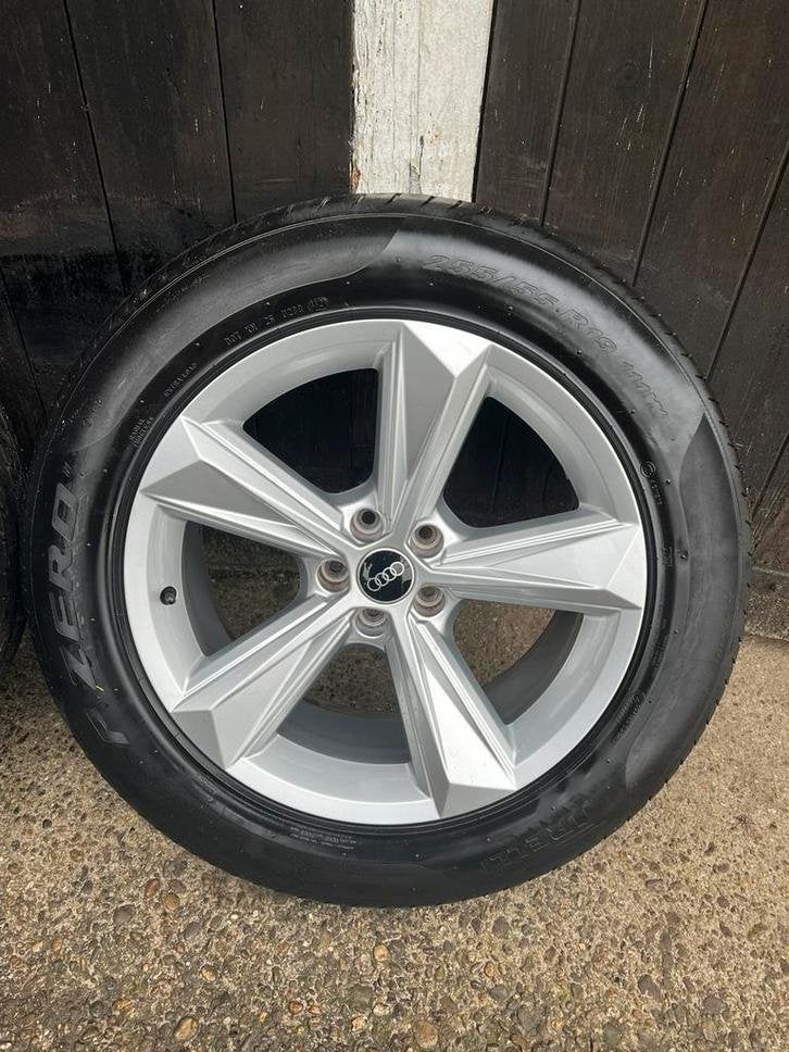 Originele Audi Q7 Q8 Q5 Velgen 19? 5x112 pirelli zomerset, Gebruikt, 255 mm, Verzenden, Banden en Velgen