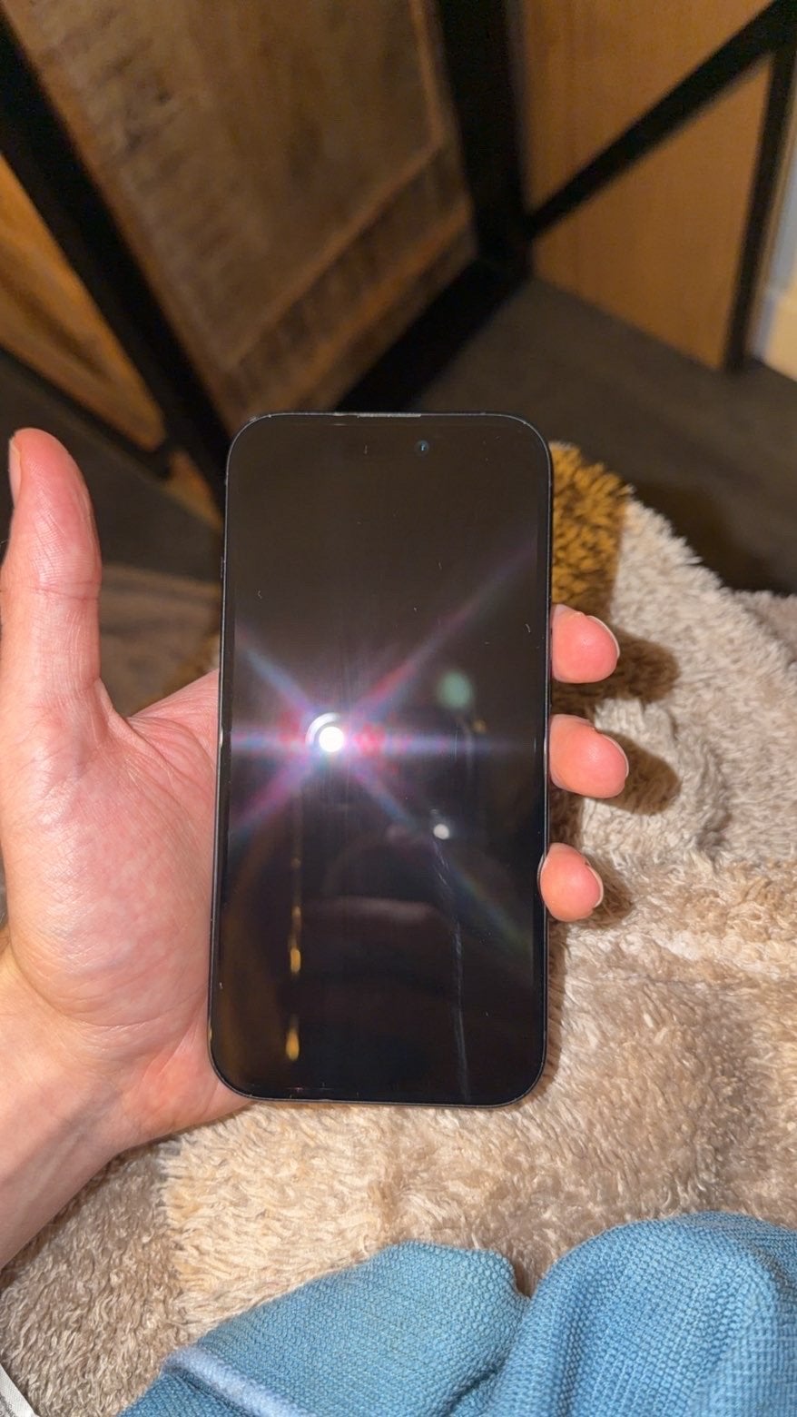 Foto 2 van iPhone 16 in zeer goede staat, batterij 89%, 128 GB
