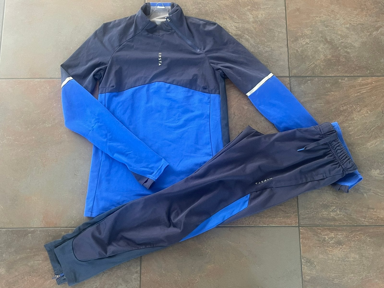 Kipsta sport set maat 170/176, Ophalen of Verzenden, Gebruikt, Jongen of Meisje, Sport- of Zwemkleding