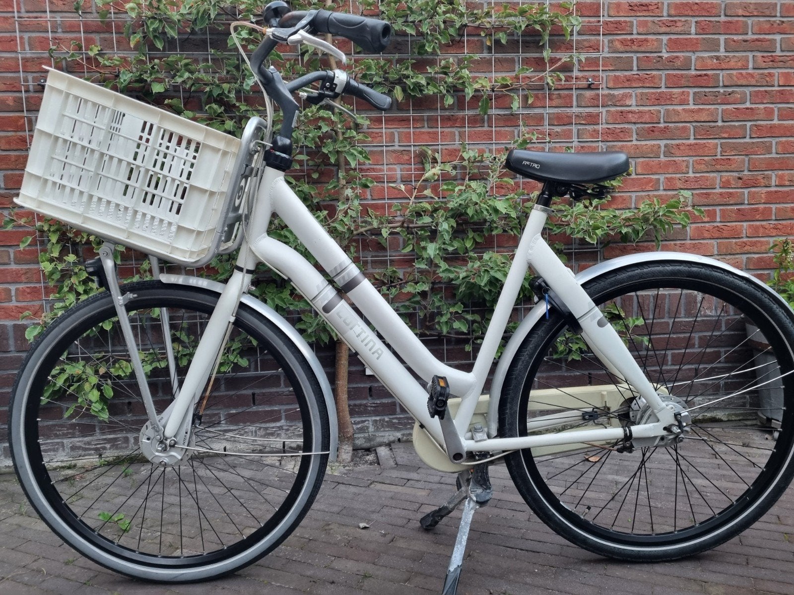 Foto 2 van Witte cortina damesfiets