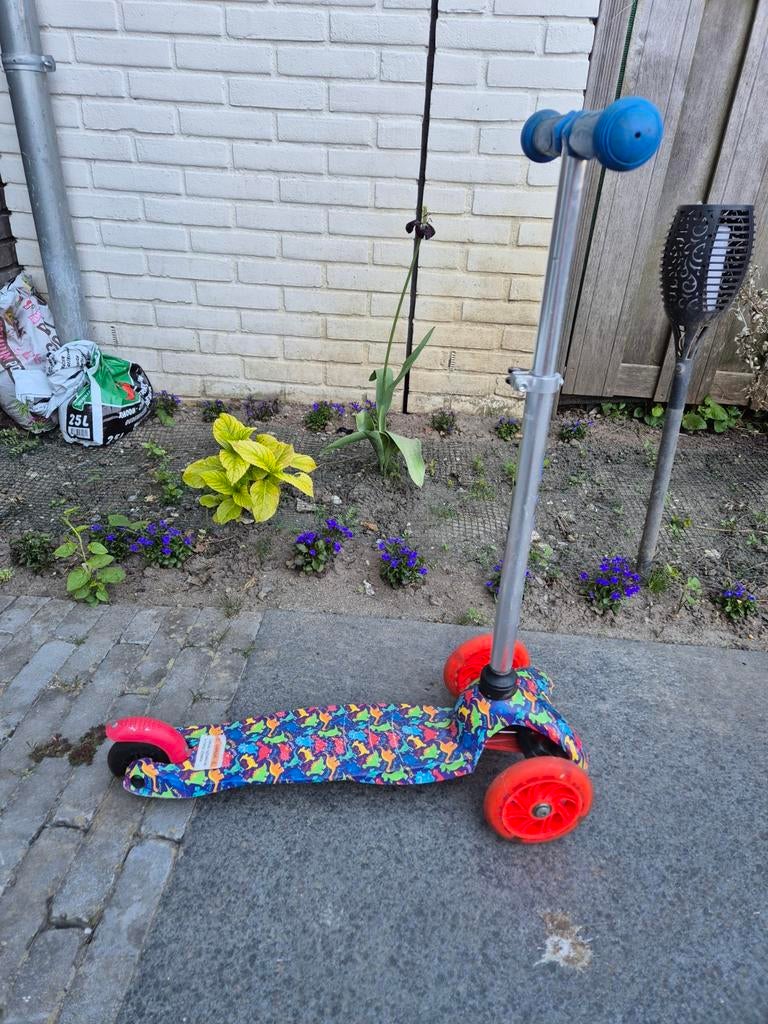 Step dinosaurus met LED wielen, Ophalen, Zo goed als nieuw, Gewone step, Meteor