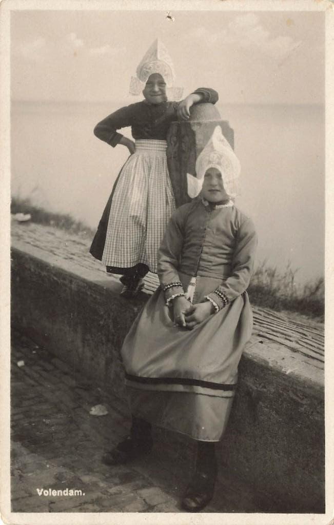 Volendam, kinderen in klederdracht, Ophalen of Verzenden, 1940 tot 1960, Gelopen, Noord-Holland