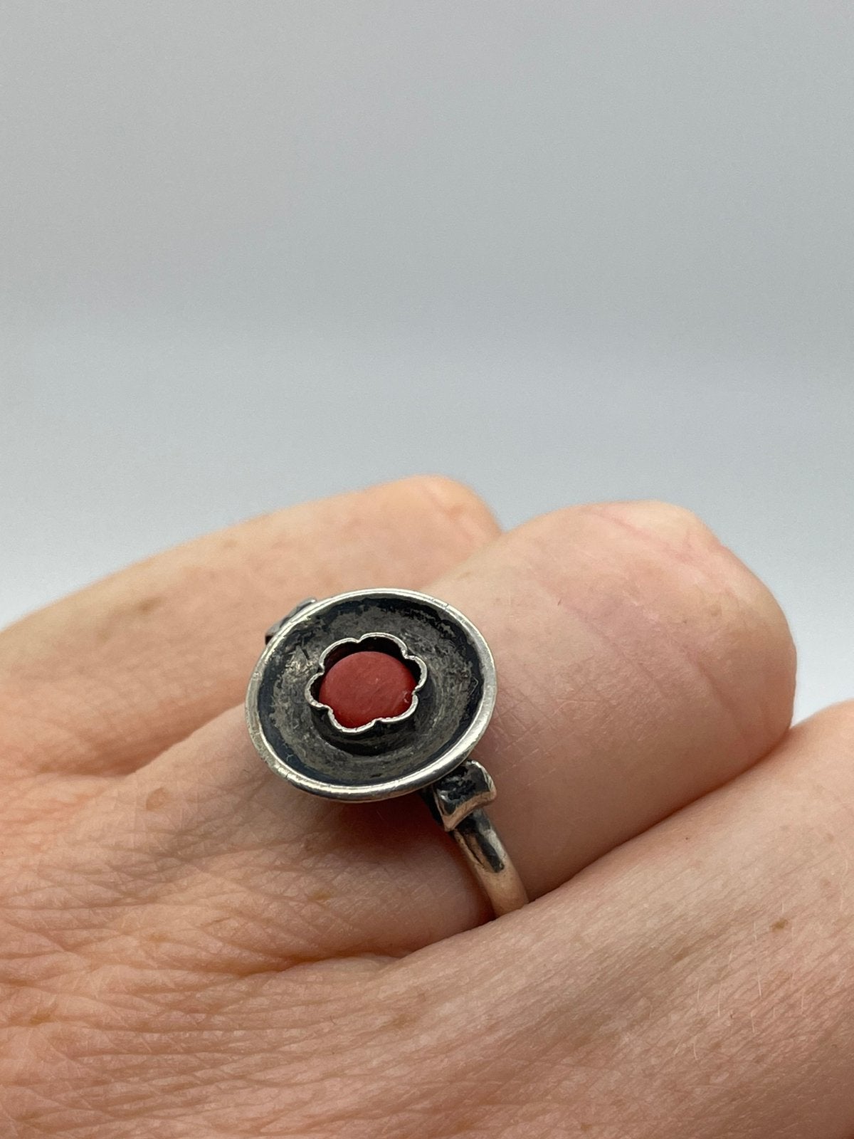 E805 Prachtige zilveren ring bloedkoraal maat 17,5, Ophalen of Verzenden, Zilver, Ring, Met edelsteen