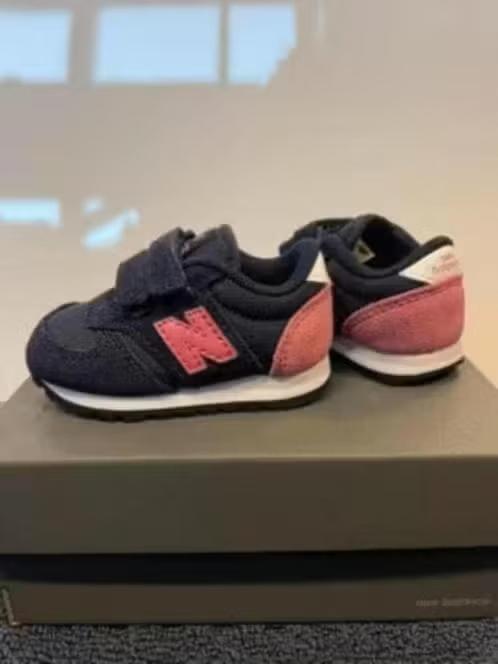 NIEUW! NEW BALANCE baby sneakers maat 17 navy roze €16,99, Meisje, Schoenen, Nieuw, Ophalen of Verzenden