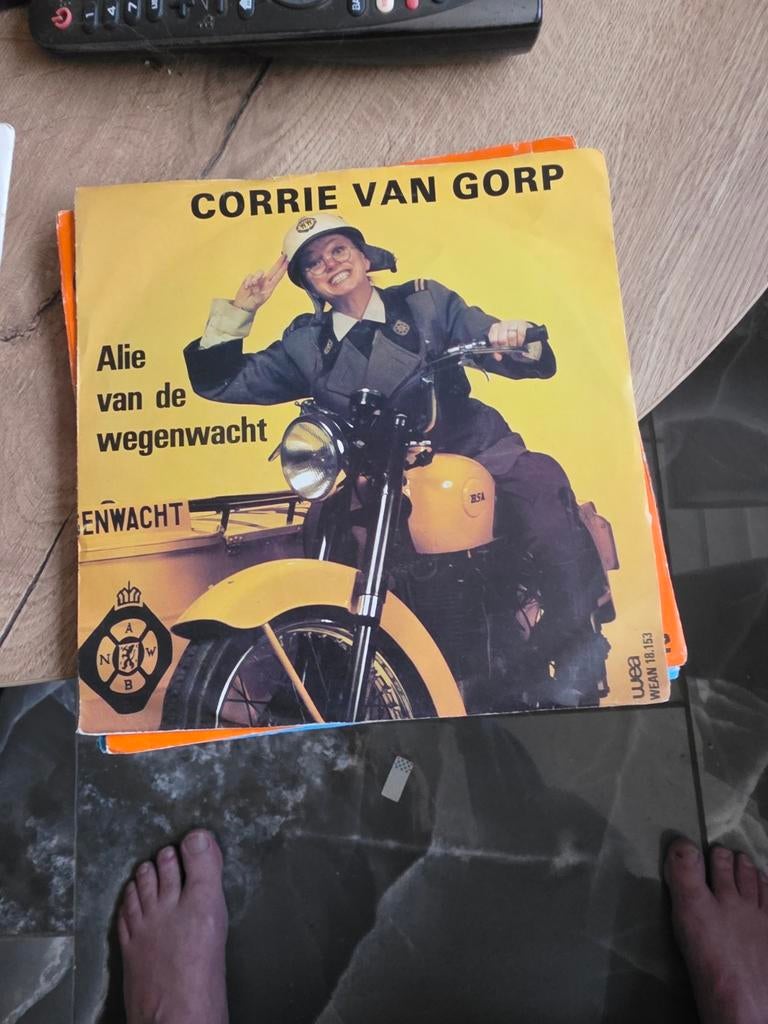 Corrie van Gorp - Alie van de Wegenwacht 7 inch single, Ophalen of Verzenden, Gebruikt, 7 inch