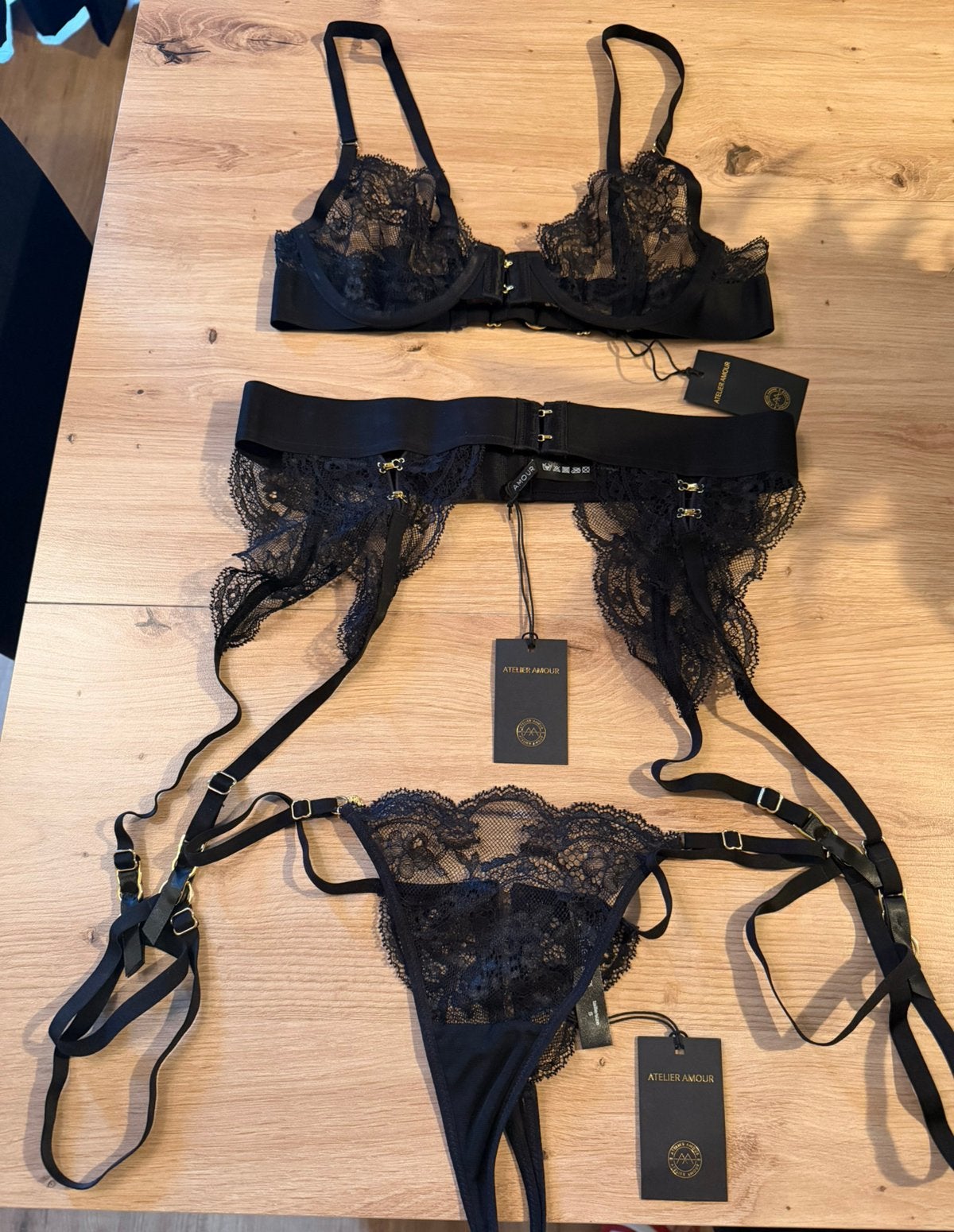 Complete set van atelier amour, Kleding | Dames, Ophalen of Verzenden, Zwart, Setje